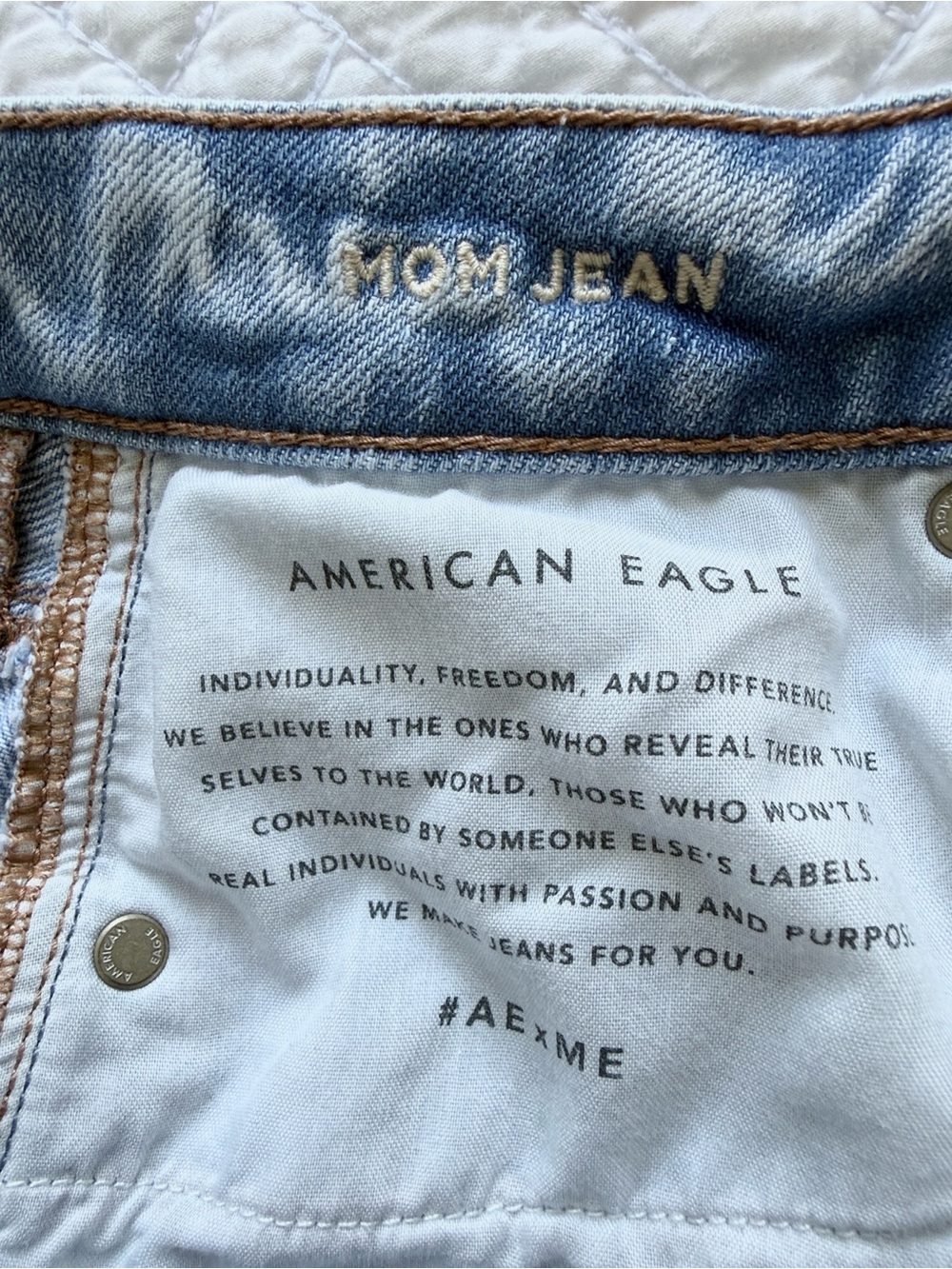 American Eagle Outfitters Light Wash Blue Distressed MoM Jeans Size 2 - Picture 10 of 14